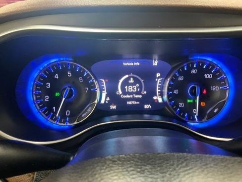 Used 2019 Chrysler Pacifica Limited w/ Tire & Wheel Group image 28