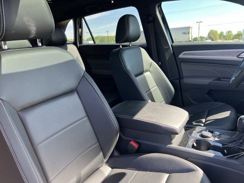 Used 2022 Volkswagen Atlas Cross Sport SE image 35