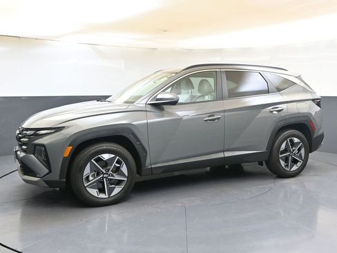 Certified 2025 Hyundai Tucson SEL image 2