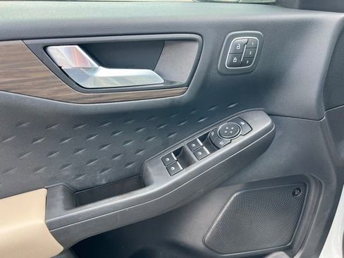 Used 2020 Ford Escape Titanium image 28