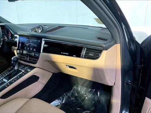 Certified 2020 Porsche Macan AWD/4WD image 22