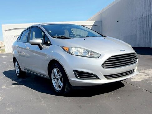 Used 2019 Ford Fiesta SE image 2