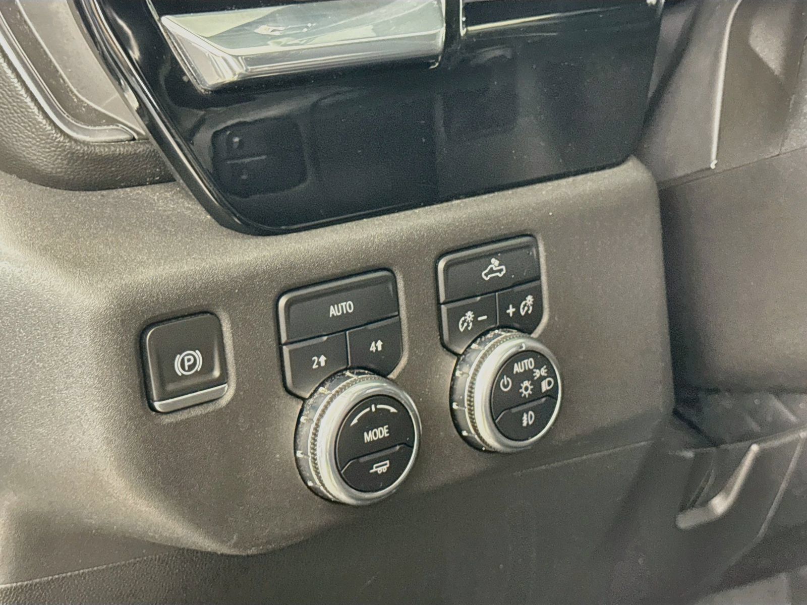 Used 2024 GMC Sierra 1500 Elevation w/ LPO, Elevation Black Package AWD/4WD image 13