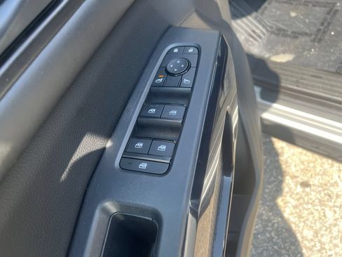 Used 2025 Nissan Pathfinder SV AWD/4WD image 24