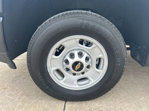Used 2025 Chevrolet Silverado 2500 W/T image 36