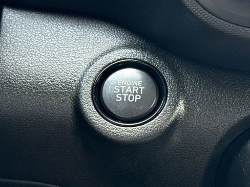 Certified 2025 Hyundai Venue Limited FWD image 26