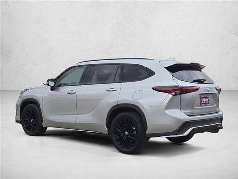 Used 2025 Toyota Highlander XSE AWD/4WD image 8