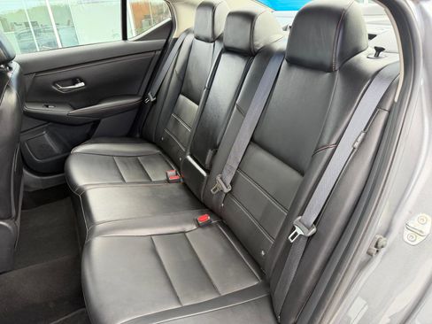 Used 2022 Nissan Sentra SR w/ SR Premium Package image 19