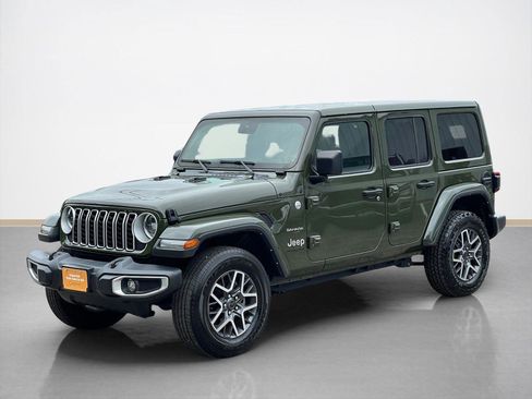 Used 2024 Jeep Wrangler Unlimited Sahara AWD/4WD image 3