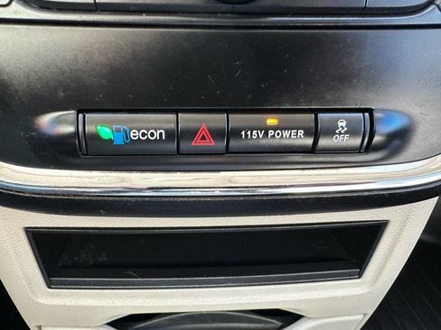 Used 2014 Chrysler Town & Country Touring FWD image 24