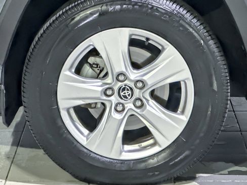 Used 2021 Toyota RAV4 XLE w/ Convenience Package image 11