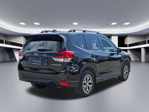 Used 2024 Subaru Forester Premium AWD/4WD image 2