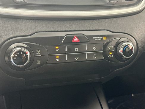 Used 2020 Kia Sorento LX FWD image 15