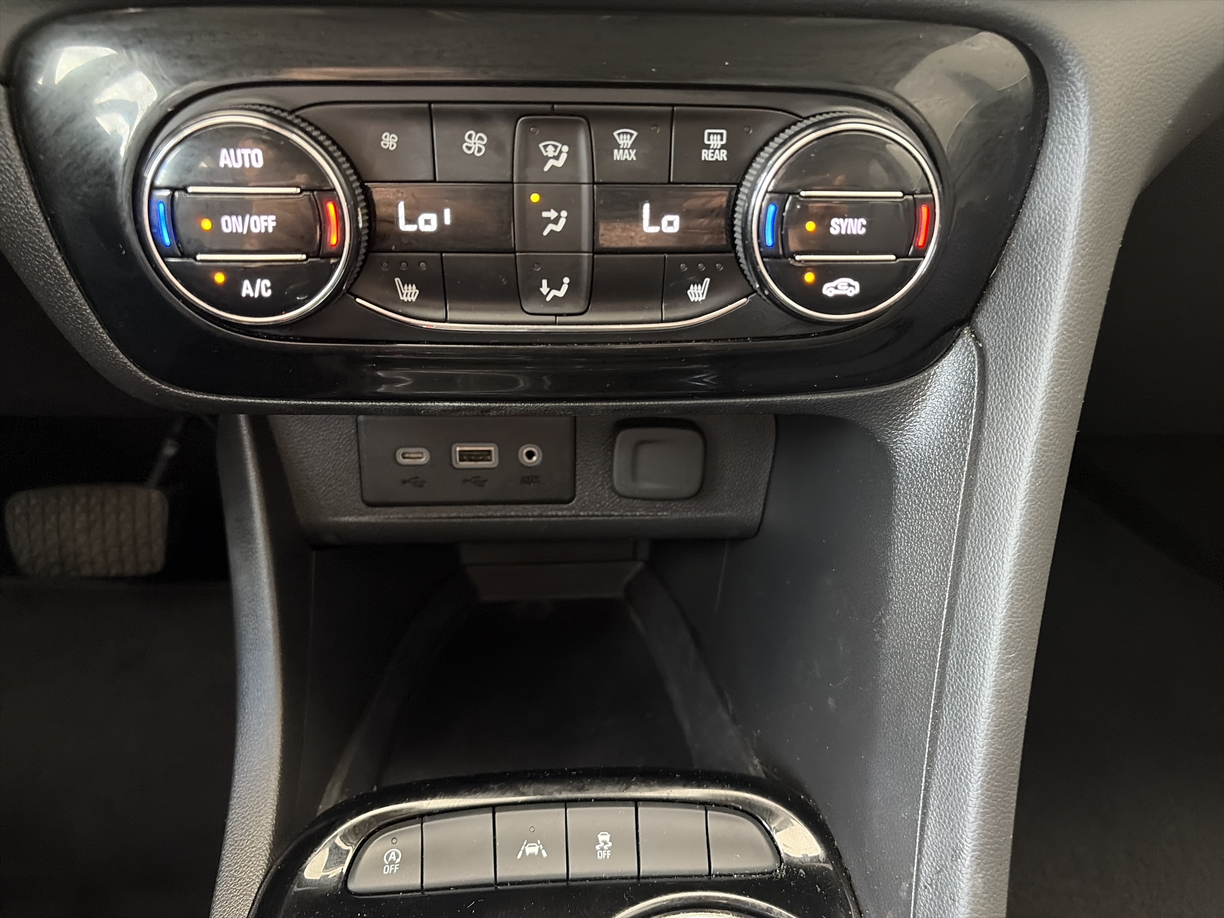 Used 2022 Buick Encore GX Select w/ Sport Touring Package FWD image 22