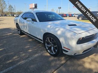 Used 2017 Dodge Challenger SXT video 1