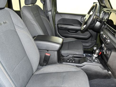 Used 2024 Jeep Wrangler Unlimited Sahara AWD/4WD image 42