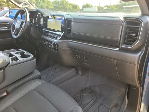 Used 2024 Chevrolet Silverado 1500 RST w/ Z71 Off-Road Package AWD/4WD image 8
