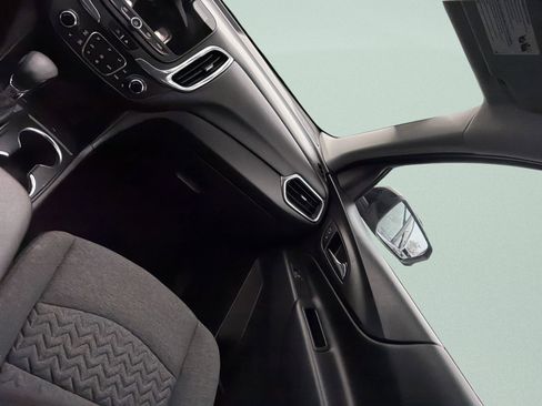 Used 2022 Chevrolet Equinox LT image 38