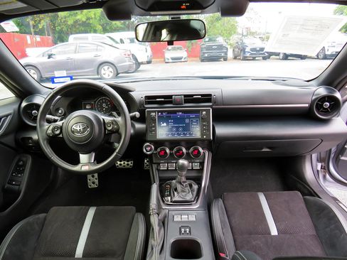 Used 2024 Toyota GR86 Premium image 21