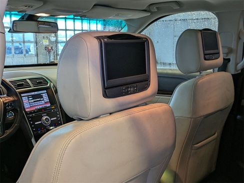 Used 2016 Ford Explorer Platinum image 20