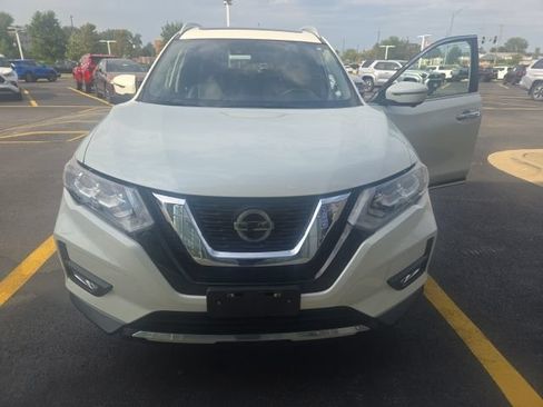 Used 2019 Nissan Rogue SL w/ Premium Package AWD/4WD image 2