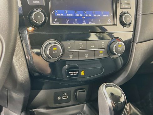 Used 2019 Nissan Rogue S image 15