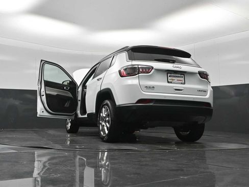 Used 2025 Jeep Compass Limited AWD/4WD image 31