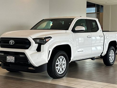 Certified 2025 Toyota Tacoma SR5 image 8