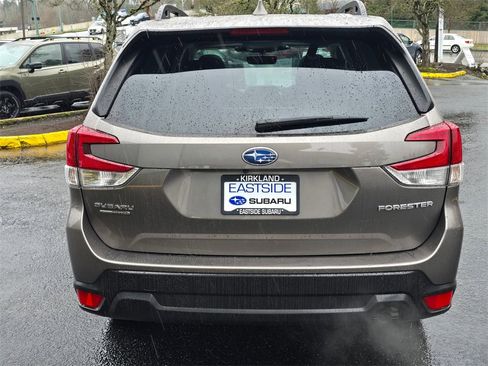 Used 2023 Subaru Forester Premium image 4