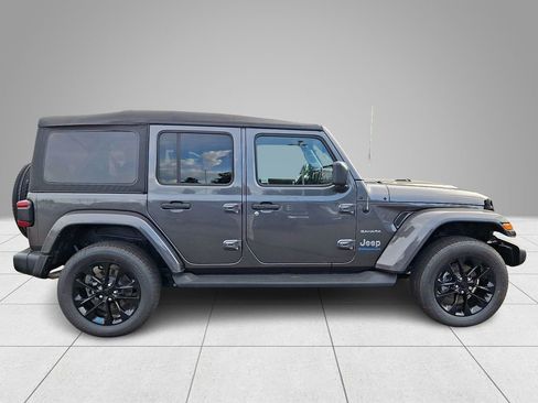 Used 2023 Jeep Wrangler Unlimited Sahara w/ Cold Weather Group AWD/4WD image 8