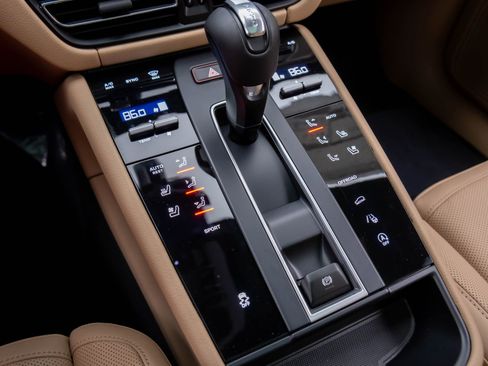 New 2026 Porsche Macan image 20