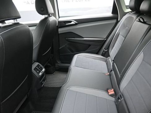 Used 2023 Volkswagen Taos SE w/ Panoramic Sunroof Package FWD image 22