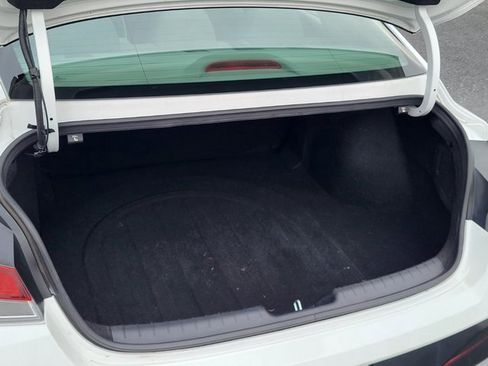 Used 2024 Hyundai Elantra SEL image 4