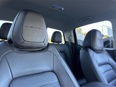 Used 2022 GMC Canyon Denali image 16