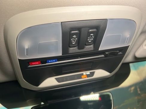 Used 2025 Subaru Crosstrek 2.0i Premium image 40