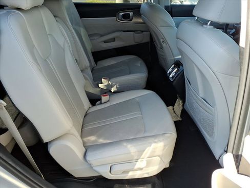 Used 2022 Kia Sorento SX image 12