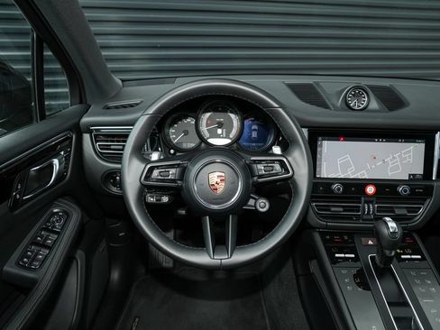Certified 2026 Porsche Macan AWD/4WD image 29
