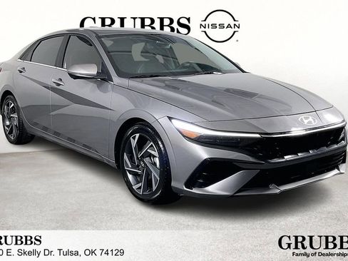 Used 2024 Hyundai Elantra Limited image 1