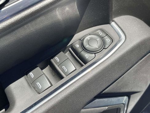 Used 2025 GMC Sierra 1500 SLT AWD/4WD image 18