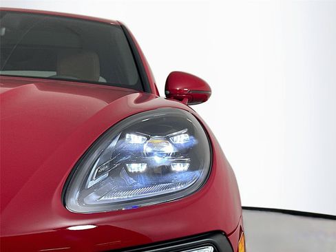 Certified 2026 Porsche Macan AWD/4WD image 15