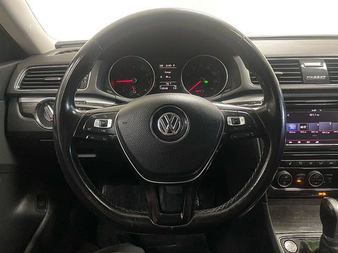 Used 2018 Volkswagen Passat 2.0T SE image 19