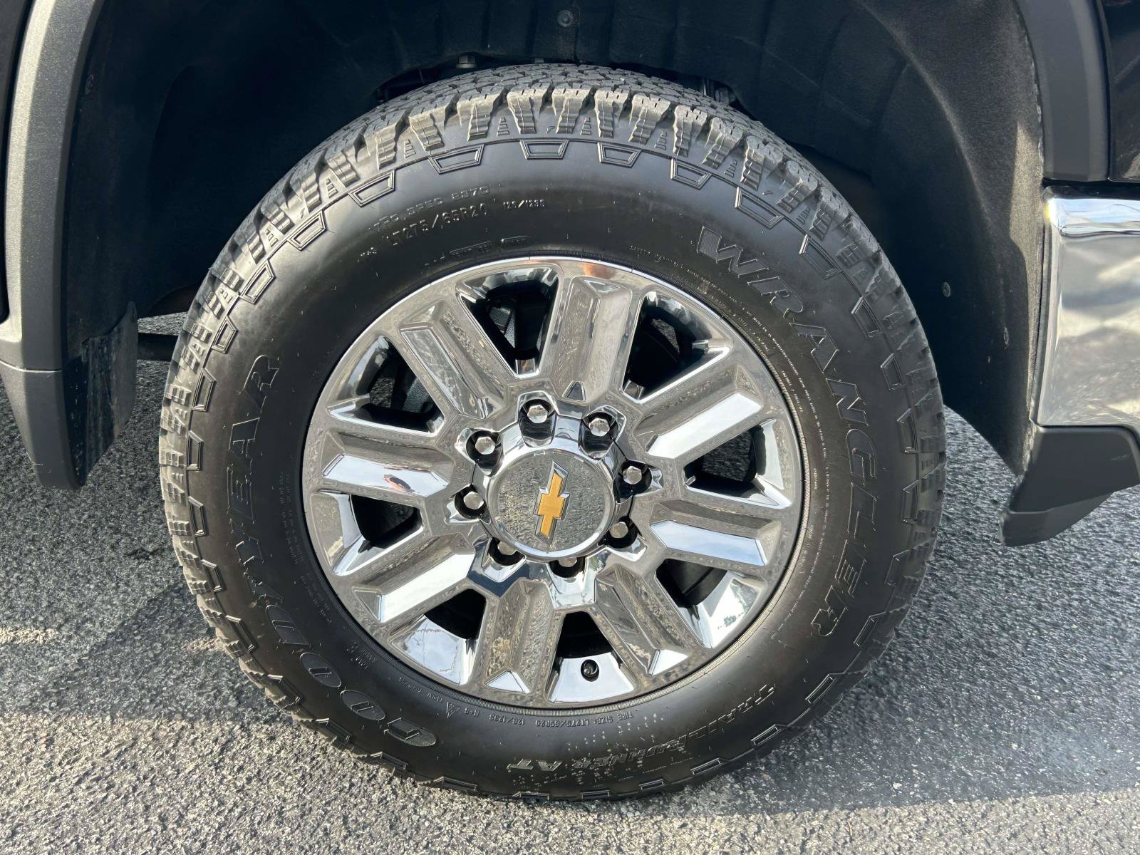 Used 2025 Chevrolet Silverado 2500 LT w/ Convenience Package AWD/4WD image 9
