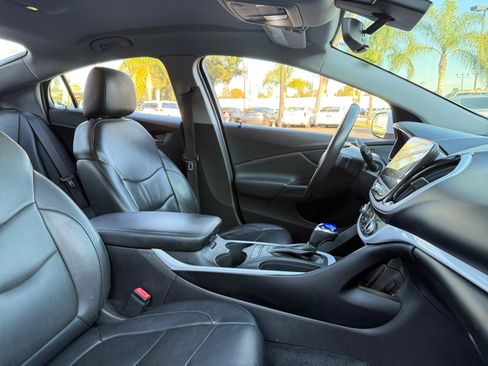 Used 2017 Chevrolet Volt LT w/ Comfort Package image 19