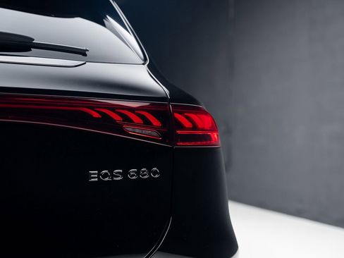 Used 2025 Mercedes-Benz Maybach EQS 680 4MATIC image 31