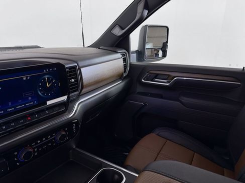 Used 2025 Chevrolet Silverado 2500 High Country w/ Technology Package AWD/4WD image 21