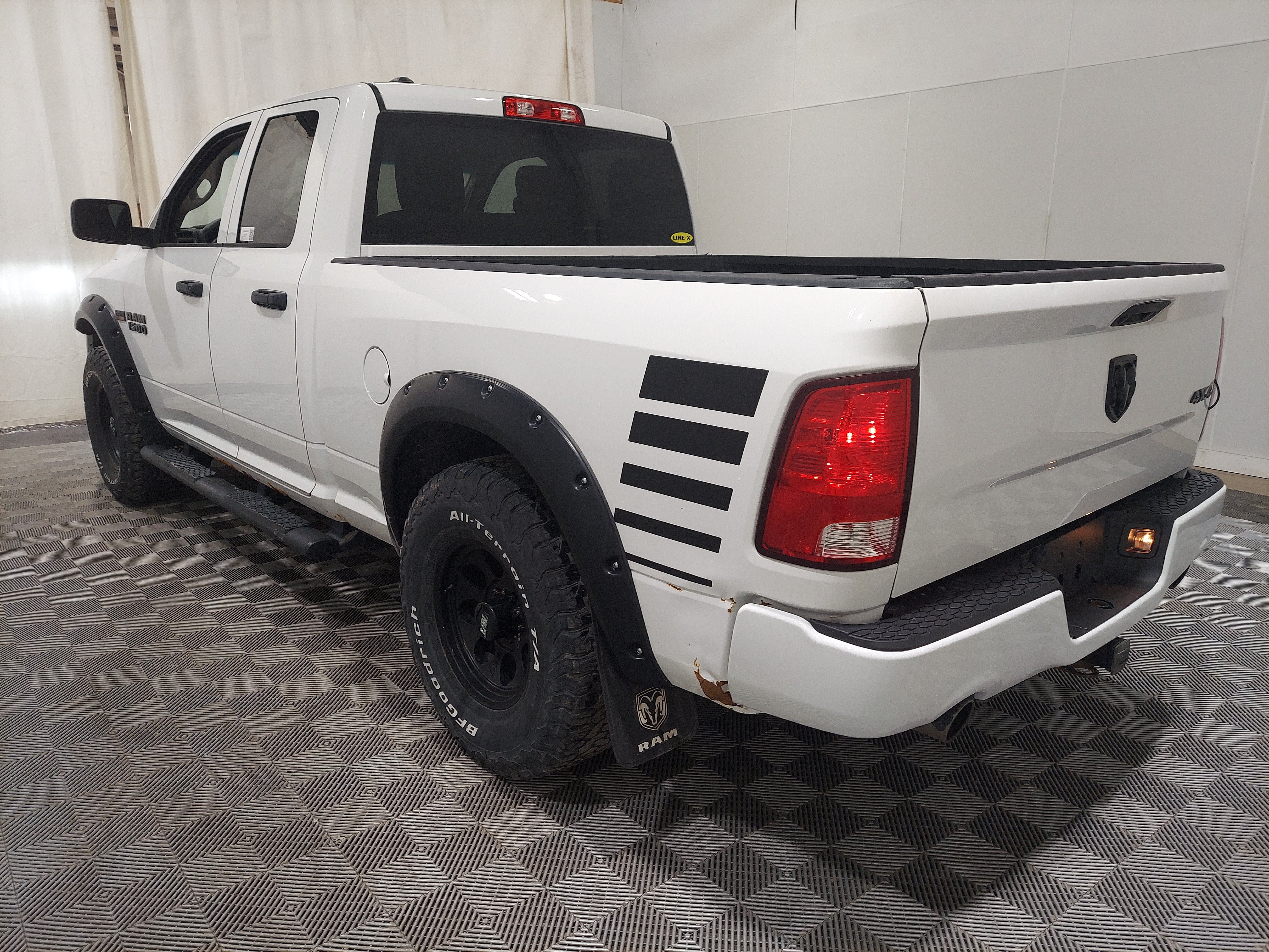 Used 2018 RAM 1500 Express w/ Express Value Package AWD/4WD image 2
