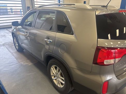 Used 2015 Kia Sorento LX image 7