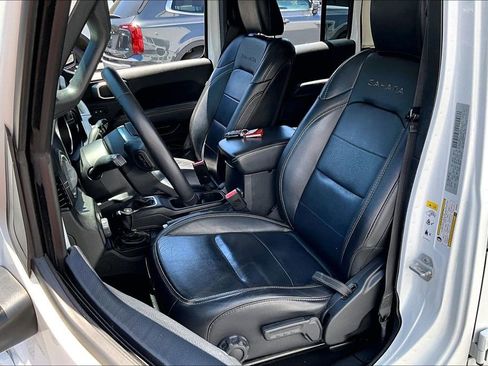 Used 2019 Jeep Wrangler Unlimited Sahara w/ Dual Top Group AWD/4WD image 20