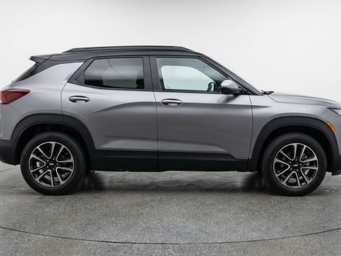 Used 2025 Chevrolet TrailBlazer LT image 11