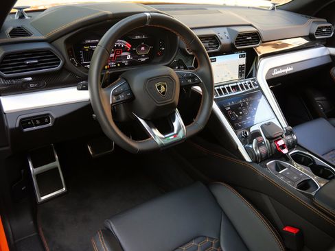 Used 2021 Lamborghini Urus AWD/4WD image 13